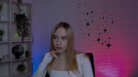 molly_lesser online show from 12/21/25, 11:28