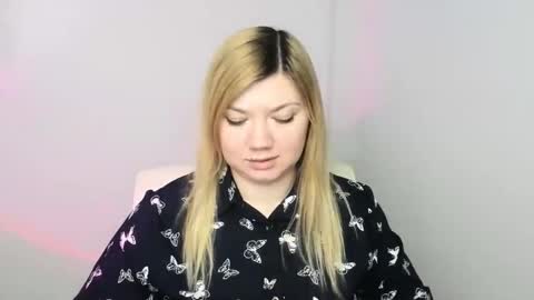 Molly online show from 01/17/25, 12:21