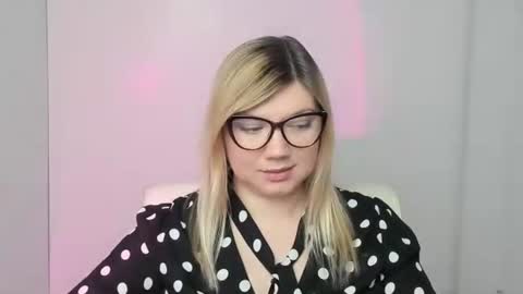 Molly online show from 10/22/25, 12:16