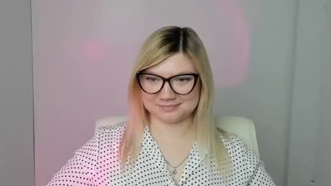 Molly online show from 11/05/25, 01:44