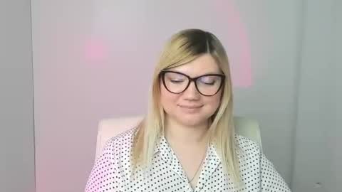 Molly online show from 11/07/25, 04:18