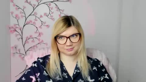 Molly online show from 12/16/25, 12:43