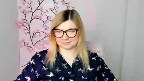 Molly online show from 04/03/26, 11:41