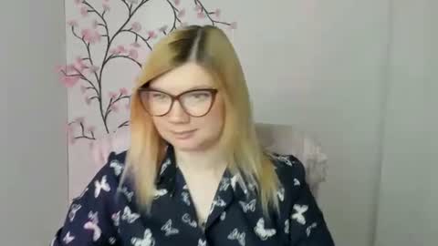 Molly online show from 05/18/26, 11:38