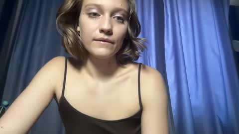 molly_poly online show from 11/22/25, 11:42