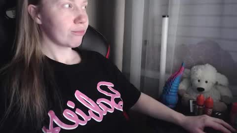 I have new photos come and see with love Molly online show from 02/05/26, 02:33