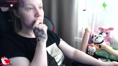 Snapshot of molly_royse chatting on 06/11/26, 08:01 I have new photos come and see with love Molly online show from 06/11/26, 08:01