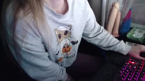 Snapshot of molly_royse chatting on 06/29/26, 04:08 I have new photos come and see with love Molly online show from 06/29/26, 04:08