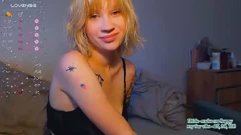 Snapshot of molly_smolly_ chatting on 07/10/26, 03:03 lo online show from 07/10/26, 03:03