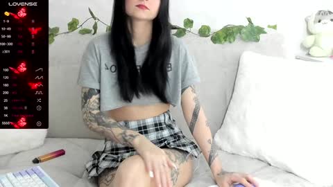 Snapshot of molly_sweetbaby chatting on 12/28/24, 06:08 Ill tell you when were private online show from 12/28/24, 06:08