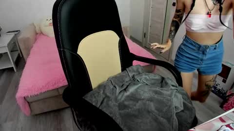 Snapshot of molly_sweetbaby chatting on 09/08/25, 02:16 Ill tell you when were private online show from 09/08/25, 02:16