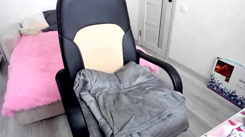 Snapshot of molly_sweetbaby chatting on 09/25/25, 11:25 Ill tell you when were private online show from 09/25/25, 11:25