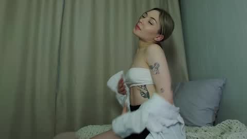 Snapshot of molly_wheel chatting on 02/11/25, 11:44 molly_wheel online show from 02/11/25, 11:44