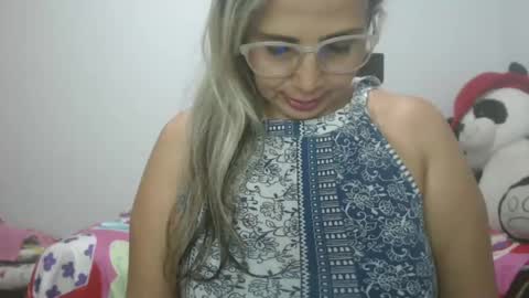 Snapshot of mollybunny01 chatting on 02/17/25, 02:31 Molly Bunny online show from 02/17/25, 02:31