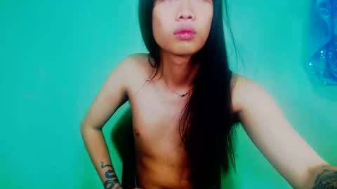 Snapshot of mollycoin18 chatting on 11/30/25, 02:37 mollycoin18 online show from 11/30/25, 02:37