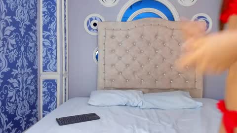 Snapshot of mollydoll_amour chatting on 05/15/26, 11:50 MollyDoll online show from 05/15/26, 11:50