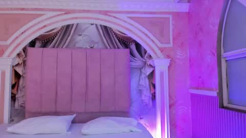 Snapshot of mollydoll_amour chatting on 05/17/26, 11:39 MollyDoll online show from 05/17/26, 11:39