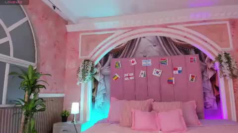Snapshot of mollydoll_amour chatting on 07/14/26, 11:38 MollyDoll online show from 07/14/26, 11:38