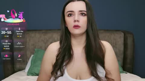 Molly online show from 10/30/25, 01:45