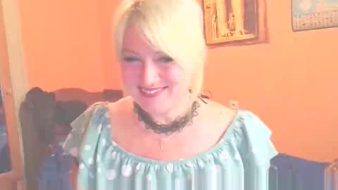 Snapshot of mollyjoyq chatting on 05/22/26, 05:40 Mollyjoyq online show from 05/22/26, 05:40