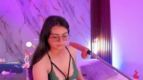 Snapshot of mollylewis18 chatting on 05/04/26, 03:08 New girl Emily Valentina Michelle online show from 05/04/26, 03:08