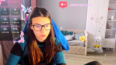  KIRA  online show from 10/13/25, 04:23