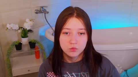 Snapshot of mollymmay chatting on 03/03/26, 10:10 Molly online show from 03/03/26, 10:10