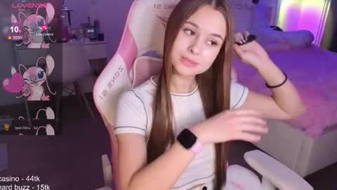 Snapshot of mollymurrrr chatting on 10/31/25, 03:07 Molly online show from 10/31/25, 03:07