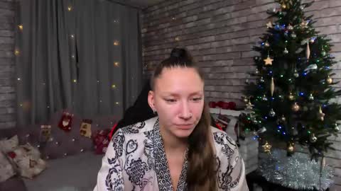 hi im Molly heregreat boobs big heart  warm pussy  online show from 12/17/25, 01:00