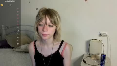 Snapshot of mollysally chatting on 06/08/26, 04:24 mollysally online show from 06/08/26, 04:24