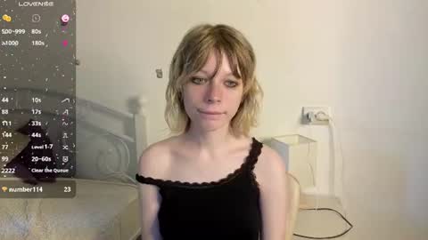 Snapshot of mollysally chatting on 06/11/26, 04:21 mollysally online show from 06/11/26, 04:21