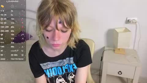 Snapshot of mollysally chatting on 06/16/26, 04:15 mollysally online show from 06/16/26, 04:15