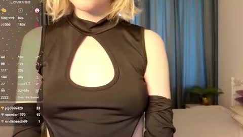 Snapshot of mollysally chatting on 06/22/26, 04:20 mollysally online show from 06/22/26, 04:20