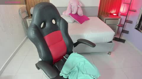 MOLLY online show from 04/17/26, 07:17