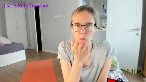 Snapshot of mollystory chatting on 04/30/26, 03:57 AngelMomm online show from 04/30/26, 03:57