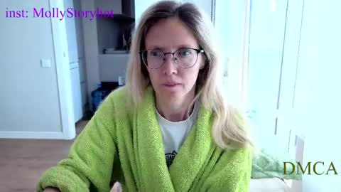 Snapshot of mollystory chatting on 05/27/26, 04:42 AngelMomm online show from 05/27/26, 04:42