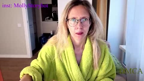 Snapshot of mollystory chatting on 05/28/26, 02:42 AngelMomm online show from 05/28/26, 02:42