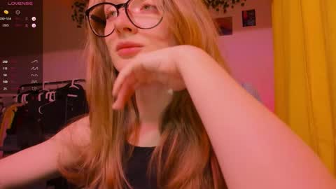 mollytucker online show from 11/30/25, 04:55