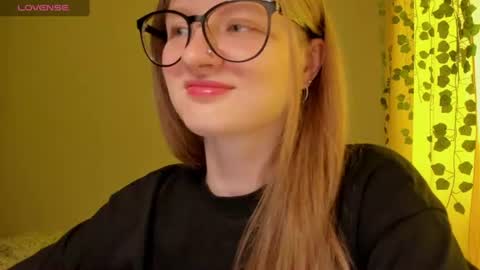Snapshot of mollytucker chatting on 06/11/26, 01:53 mollytucker online show from 06/11/26, 01:53