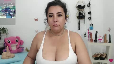 Snapshot of mom_17 chatting on 05/17/26, 05:42 Celeste online show from 05/17/26, 05:42