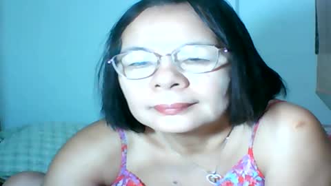 Snapshot of mombastic55 chatting on 07/18/26, 10:13 mombastic55 online show from 07/18/26, 10:13