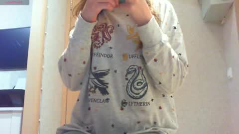 Hailey online show from 10/26/25, 02:45