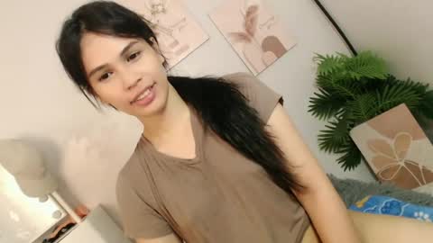 MOMIKHEM online show from 06/18/26, 06:13