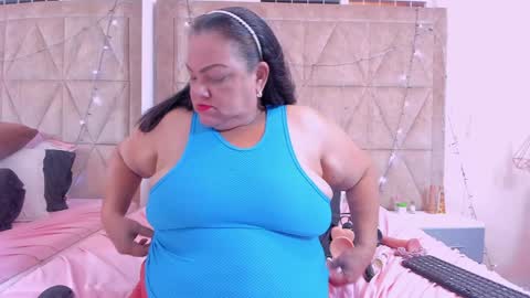 Snapshot of mommy_cute chatting on 12/28/24, 01:49 Jelitza online show from 12/28/24, 01:49