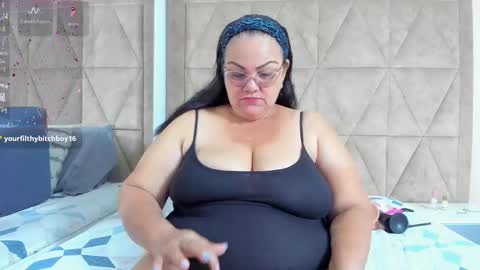 Snapshot of mommy_cute chatting on 02/12/25, 03:51 Jelitza online show from 02/12/25, 03:51