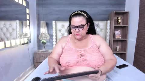 Snapshot of mommy_cute chatting on 07/04/26, 07:25 Jelitza online show from 07/04/26, 07:25