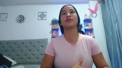Snapshot of mommy_dulce chatting on 05/09/26, 01:33 ANDREA online show from 05/09/26, 01:33