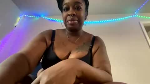 Snapshot of mommybud07 chatting on 07/09/26, 12:04 THiKKUMZ online show from 07/09/26, 12:04