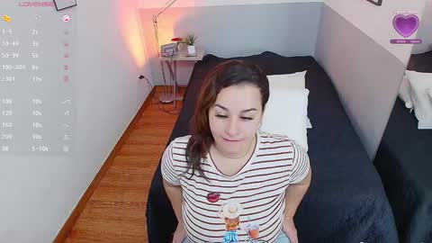 Snapshot of mommyissuess_ chatting on 01/20/25, 07:46 Daphne online show from 01/20/25, 07:46