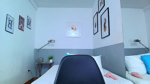 Snapshot of mommyissuess_ chatting on 01/23/25, 11:15 Daphne online show from 01/23/25, 11:15